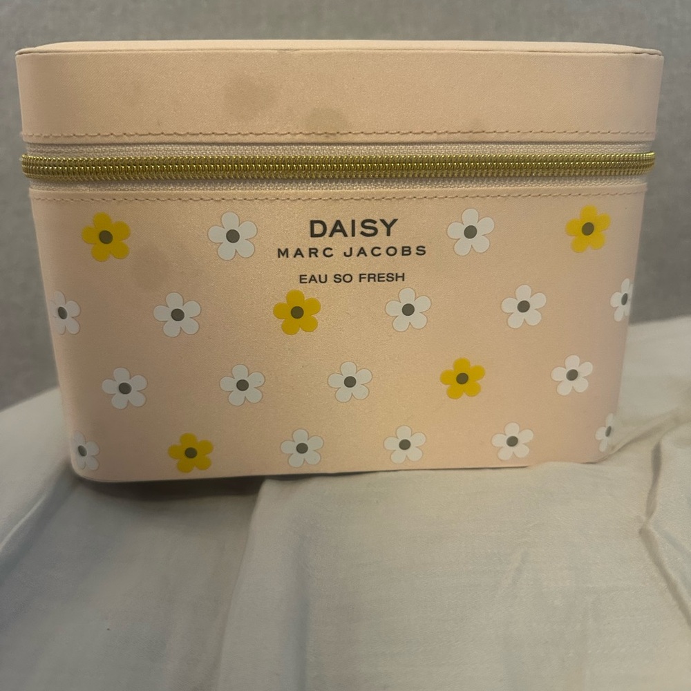 Marc Jacobs Daisy Floral Cosmetic Case